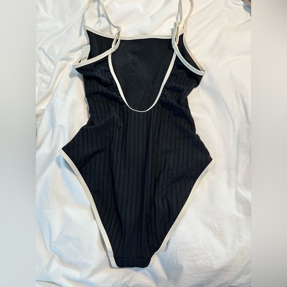 NWT Aerie size M one piece swimsuit - Picture 2 of 3